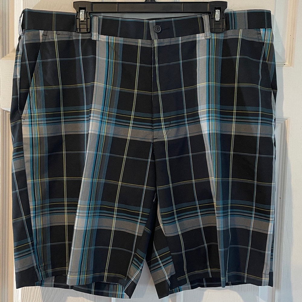 PGA Tour Pro Series Size 38 Black Shorts with Green Accents